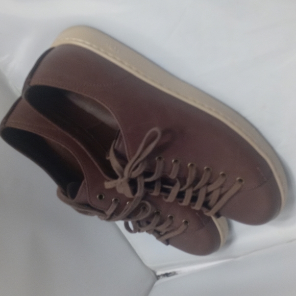 Ugg SOFT BROWN MEN LACE UP STREET SNEAKERS SIZE 9.5 - Picture 2 of 5